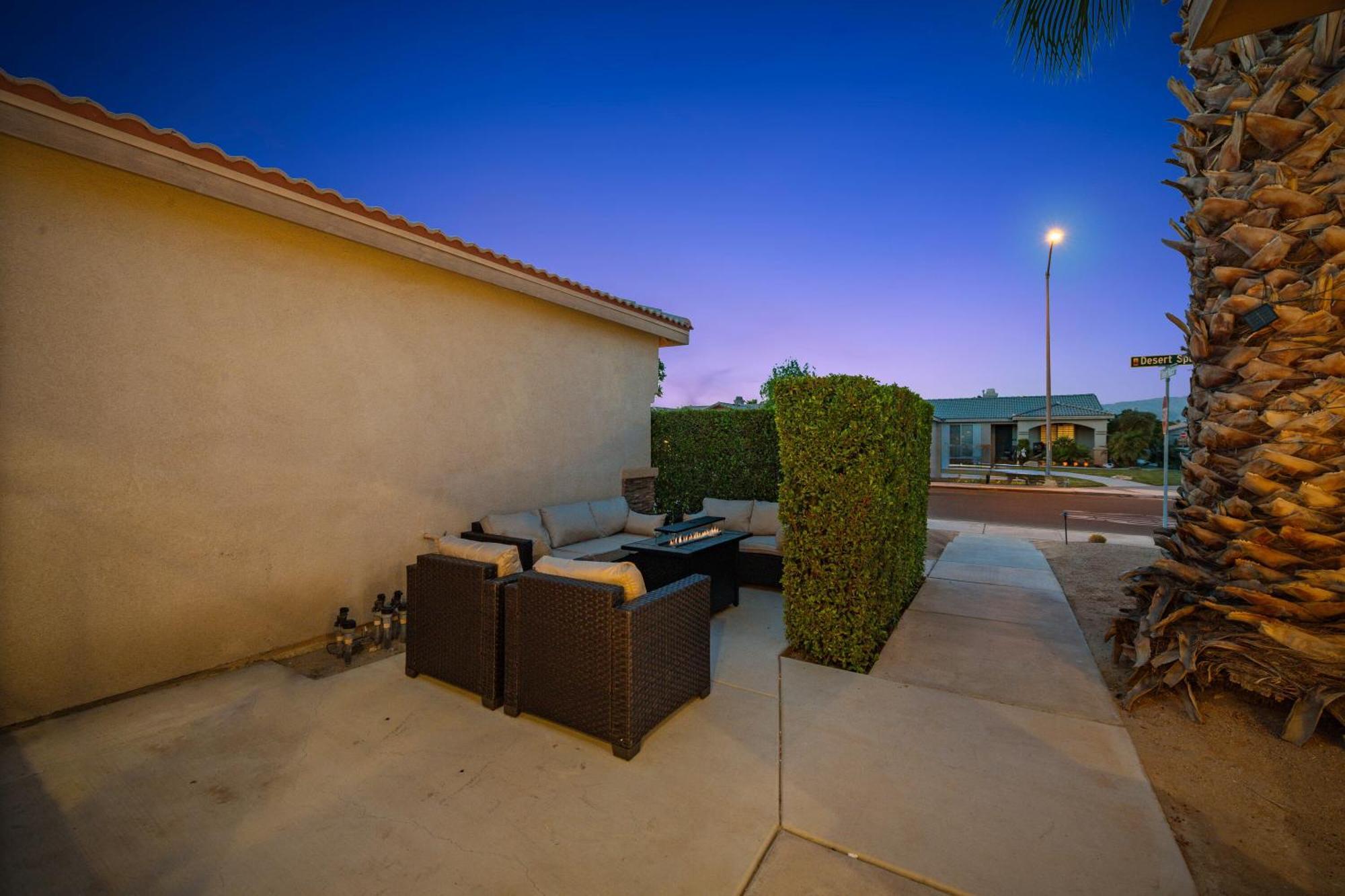 Casa Desert Muse With Heated Pool Spa Firepit Mini Golf And Games Індіо Екстер'єр фото